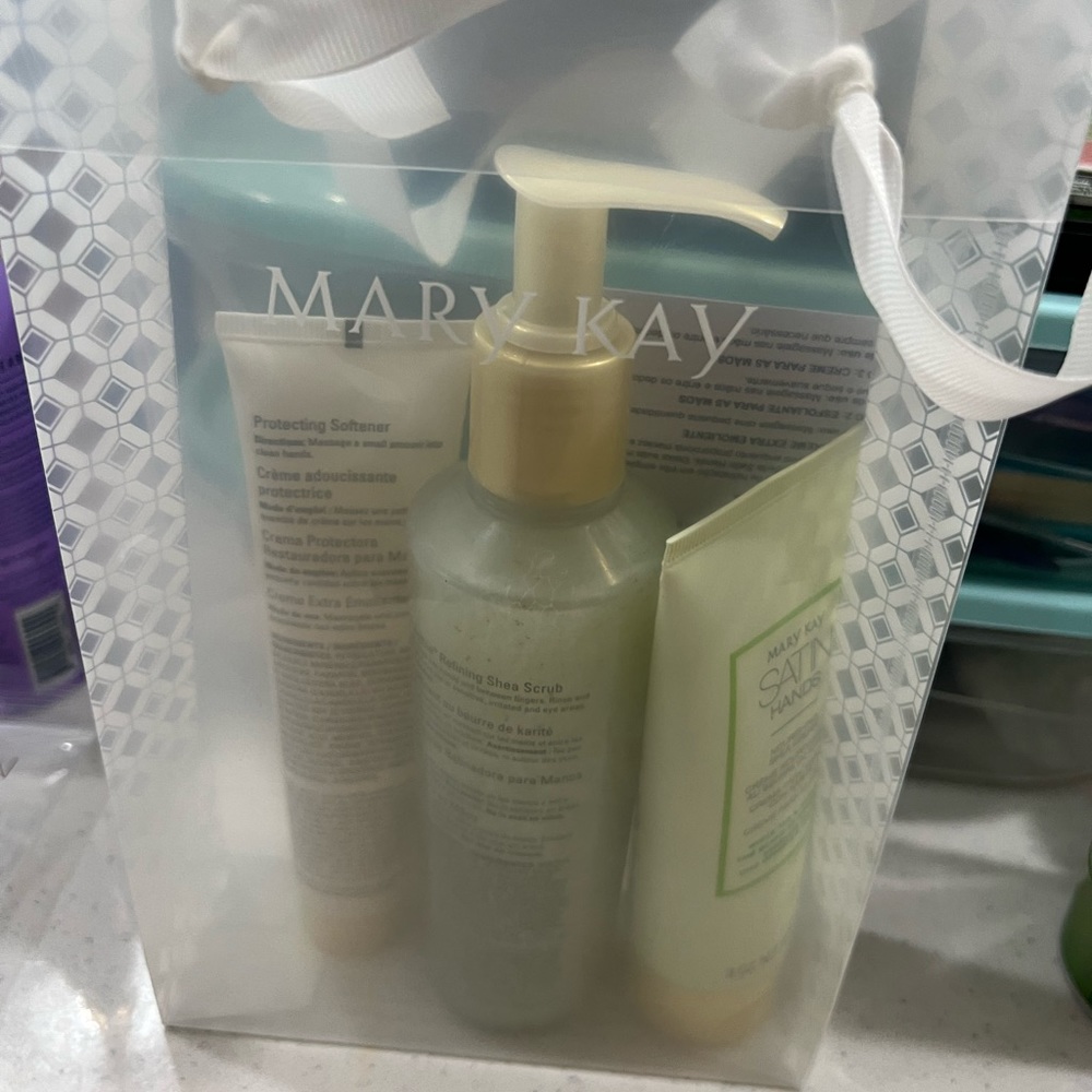 Mary Kay White Tea & Citrus Satin Hands Pampering Set